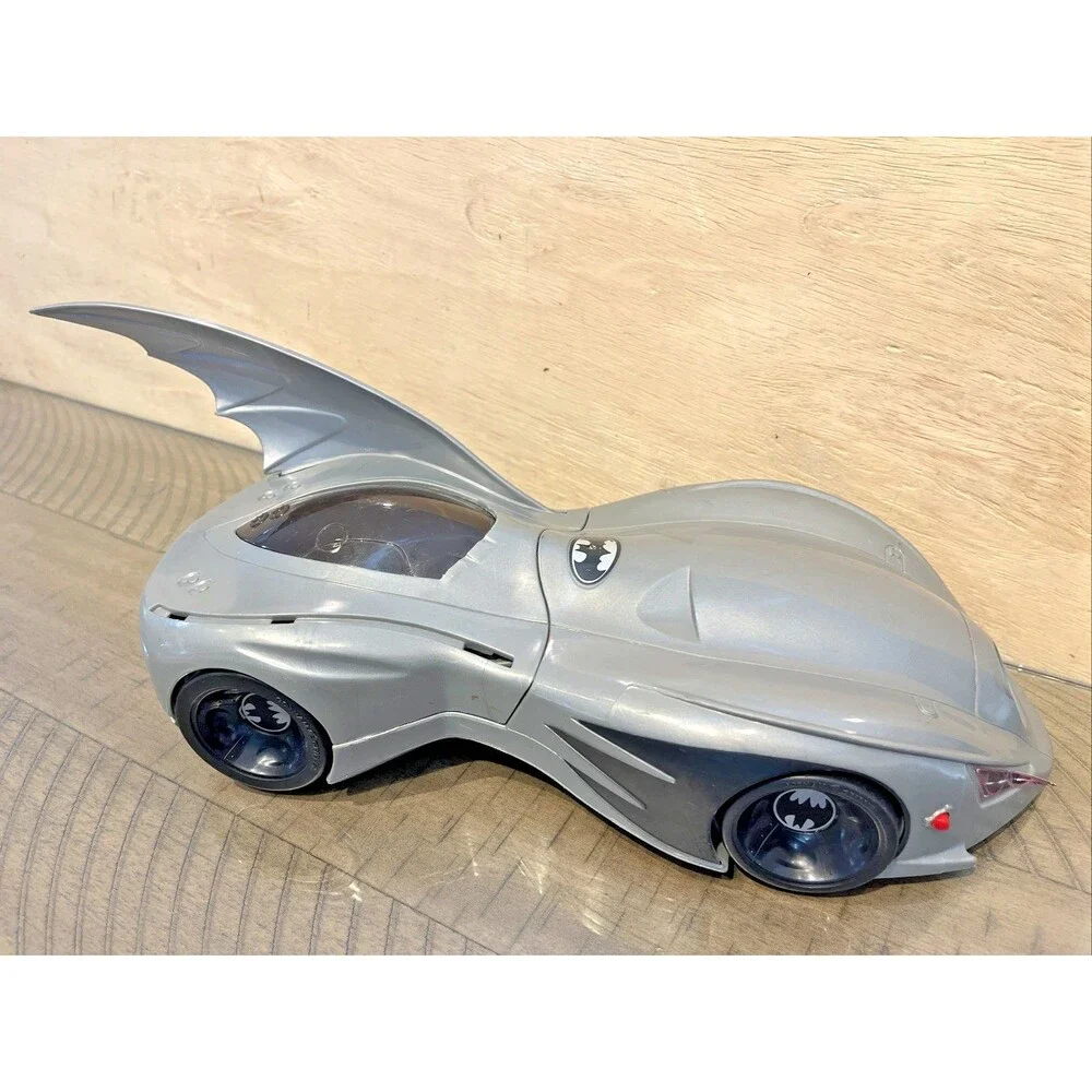 VINTAGE 1994 TONKA LEGENDS OF BATMAN BATMOBILE D C COMICS KENNER SILVER VEHICLE